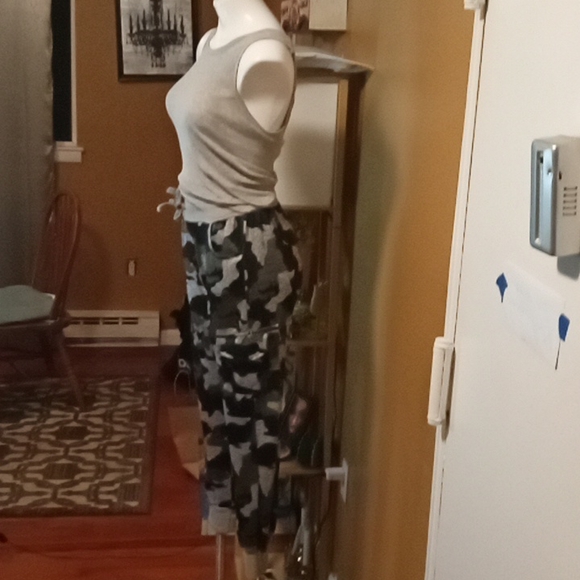 Grey Tank & camo cargo pants - Picture 7 of 13